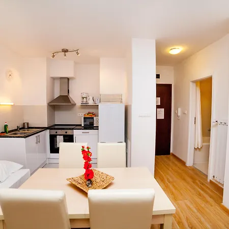 Prince Apartamentos 3*